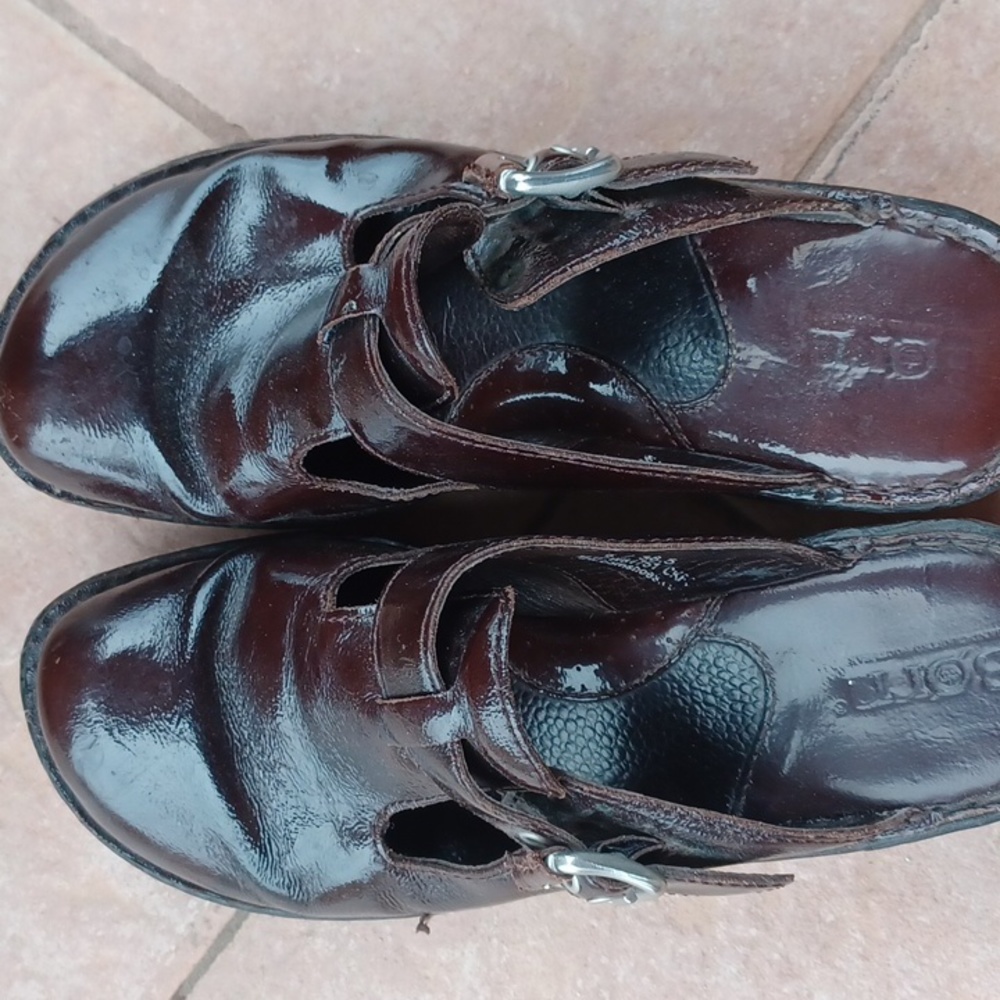 Born Clogs - Picture 2 of 9
